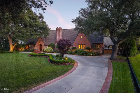 $5,700,000 | 555 Meadow Grove Street, La Canada Flintridge, CA 91011