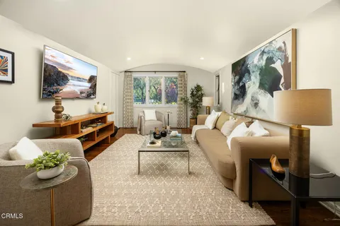 $5,700,000 | 555 Meadow Grove Street, La Canada Flintridge, CA 91011