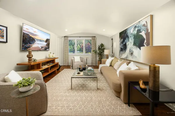 $5,700,000 | 555 Meadow Grove Street, La Canada Flintridge, CA 91011
