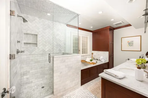 $5,700,000 | 555 Meadow Grove Street, La Canada Flintridge, CA 91011