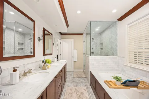 $5,700,000 | 555 Meadow Grove Street, La Canada Flintridge, CA 91011