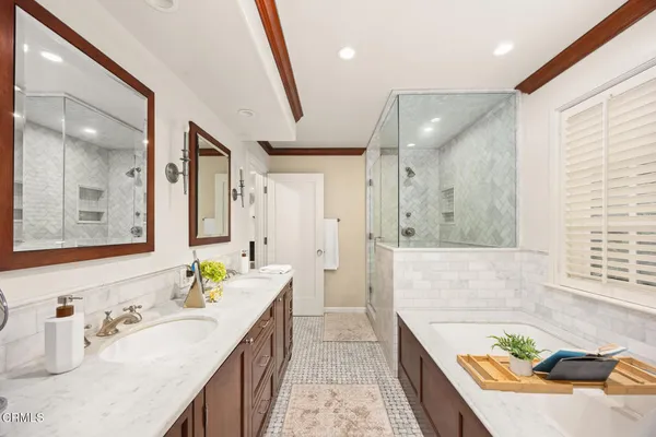 $5,700,000 | 555 Meadow Grove Street, La Canada Flintridge, CA 91011
