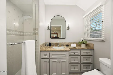 $5,700,000 | 555 Meadow Grove Street, La Canada Flintridge, CA 91011