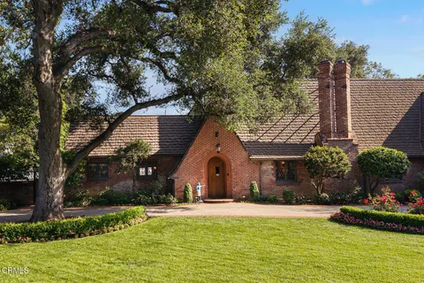 $5,700,000 | 555 Meadow Grove Street, La Canada Flintridge, CA 91011