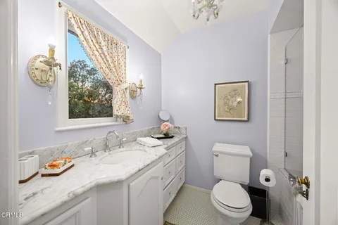 $5,700,000 | 555 Meadow Grove Street, La Canada Flintridge, CA 91011