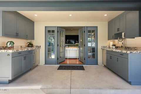 $5,700,000 | 555 Meadow Grove Street, La Canada Flintridge, CA 91011