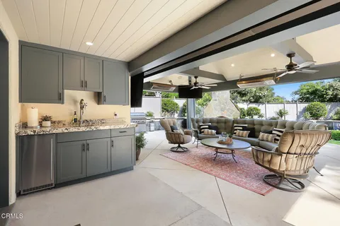 $5,700,000 | 555 Meadow Grove Street, La Canada Flintridge, CA 91011