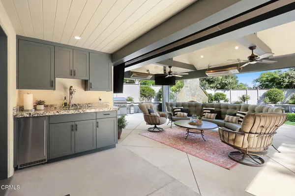 $5,700,000 | 555 Meadow Grove Street, La Canada Flintridge, CA 91011