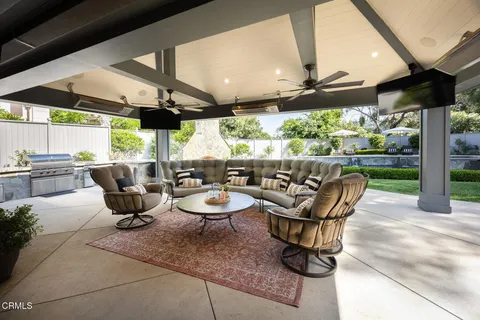 $5,700,000 | 555 Meadow Grove Street, La Canada Flintridge, CA 91011