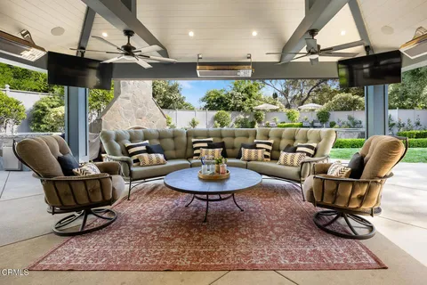 $5,700,000 | 555 Meadow Grove Street, La Canada Flintridge, CA 91011