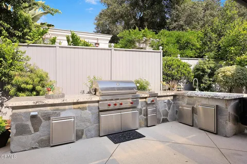 $5,700,000 | 555 Meadow Grove Street, La Canada Flintridge, CA 91011