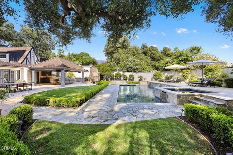 $5,700,000 | 555 Meadow Grove Street, La Canada Flintridge, CA 91011