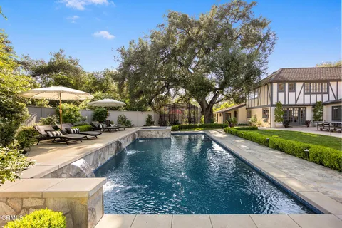 $5,700,000 | 555 Meadow Grove Street, La Canada Flintridge, CA 91011