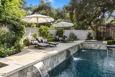 $5,700,000 | 555 Meadow Grove Street, La Canada Flintridge, CA 91011