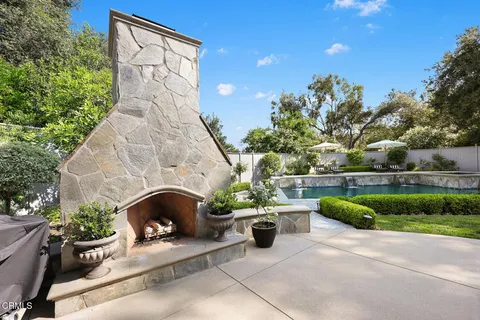 $5,700,000 | 555 Meadow Grove Street, La Canada Flintridge, CA 91011