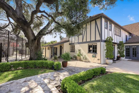 $5,700,000 | 555 Meadow Grove Street, La Canada Flintridge, CA 91011