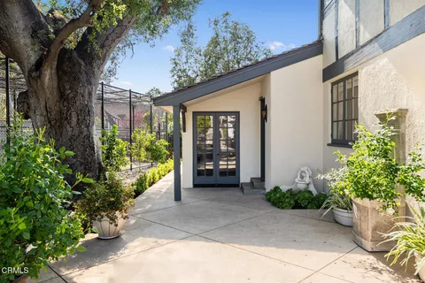 $5,700,000 | 555 Meadow Grove Street, La Canada Flintridge, CA 91011