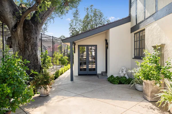 $5,700,000 | 555 Meadow Grove Street, La Canada Flintridge, CA 91011