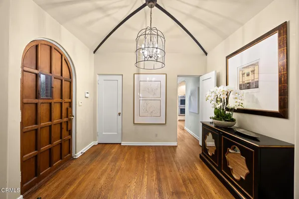 $5,700,000 | 555 Meadow Grove Street, La Canada Flintridge, CA 91011