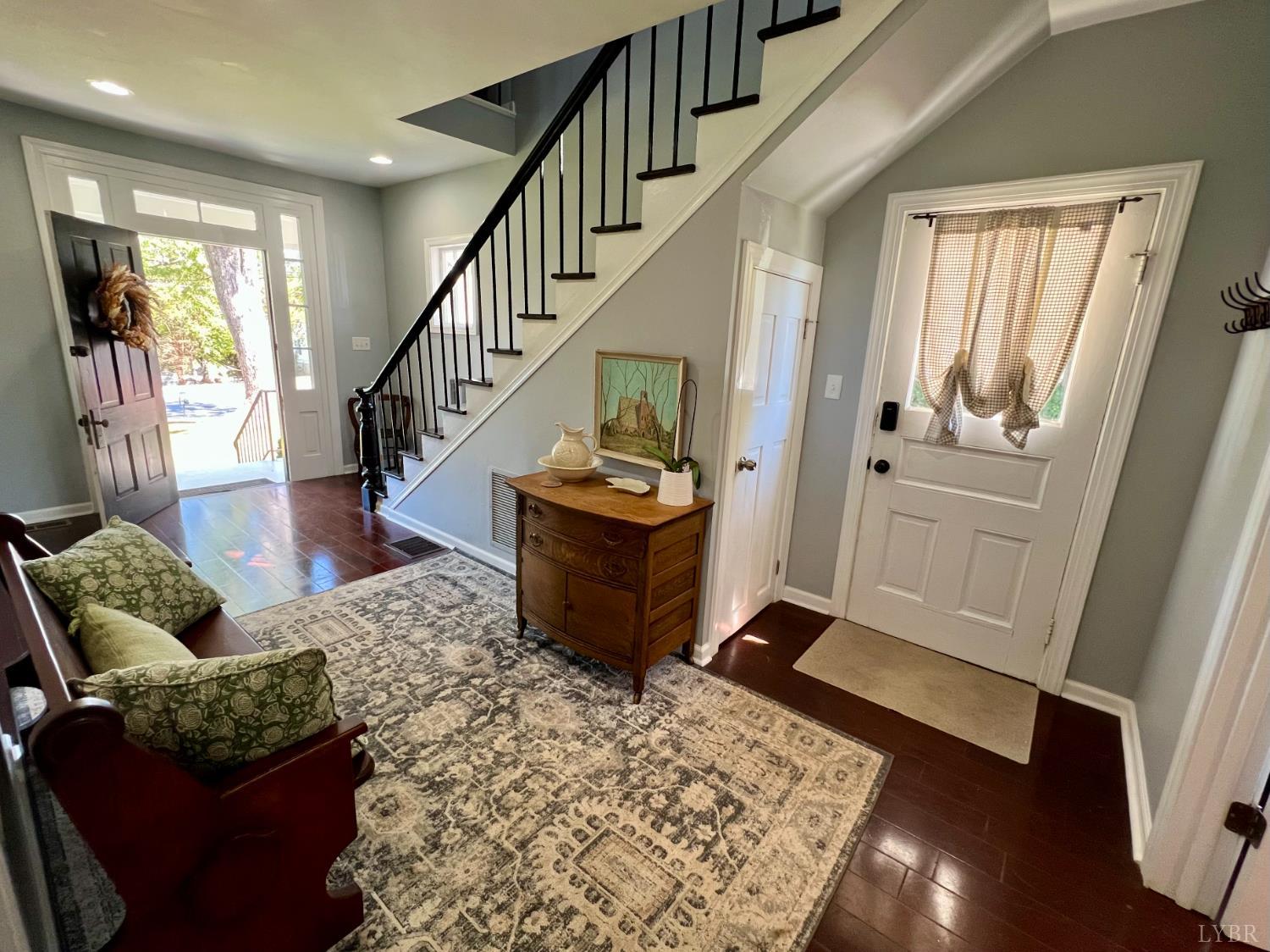 120 North Main Street Amherst, VA 24521 - Photo 26 of 62 a living room with furniture and a rug