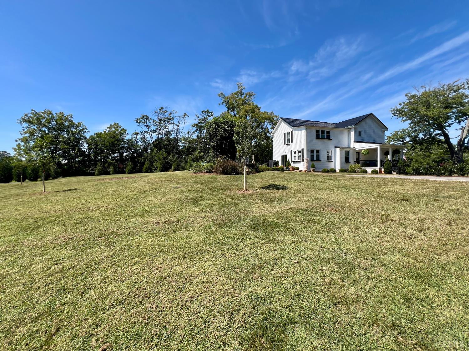 120 North Main Street Amherst, VA 24521 - Photo 54 of 62 a house view with a garden space