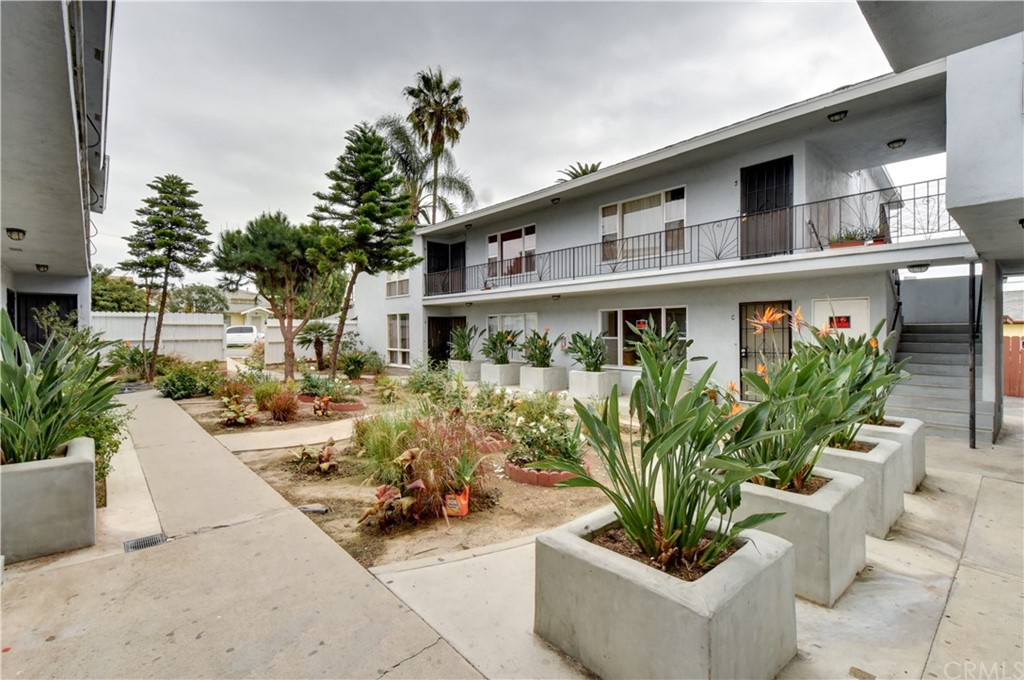 1721 Freeman Avenue Long Beach, CA 90804 - Photo 2 of 11