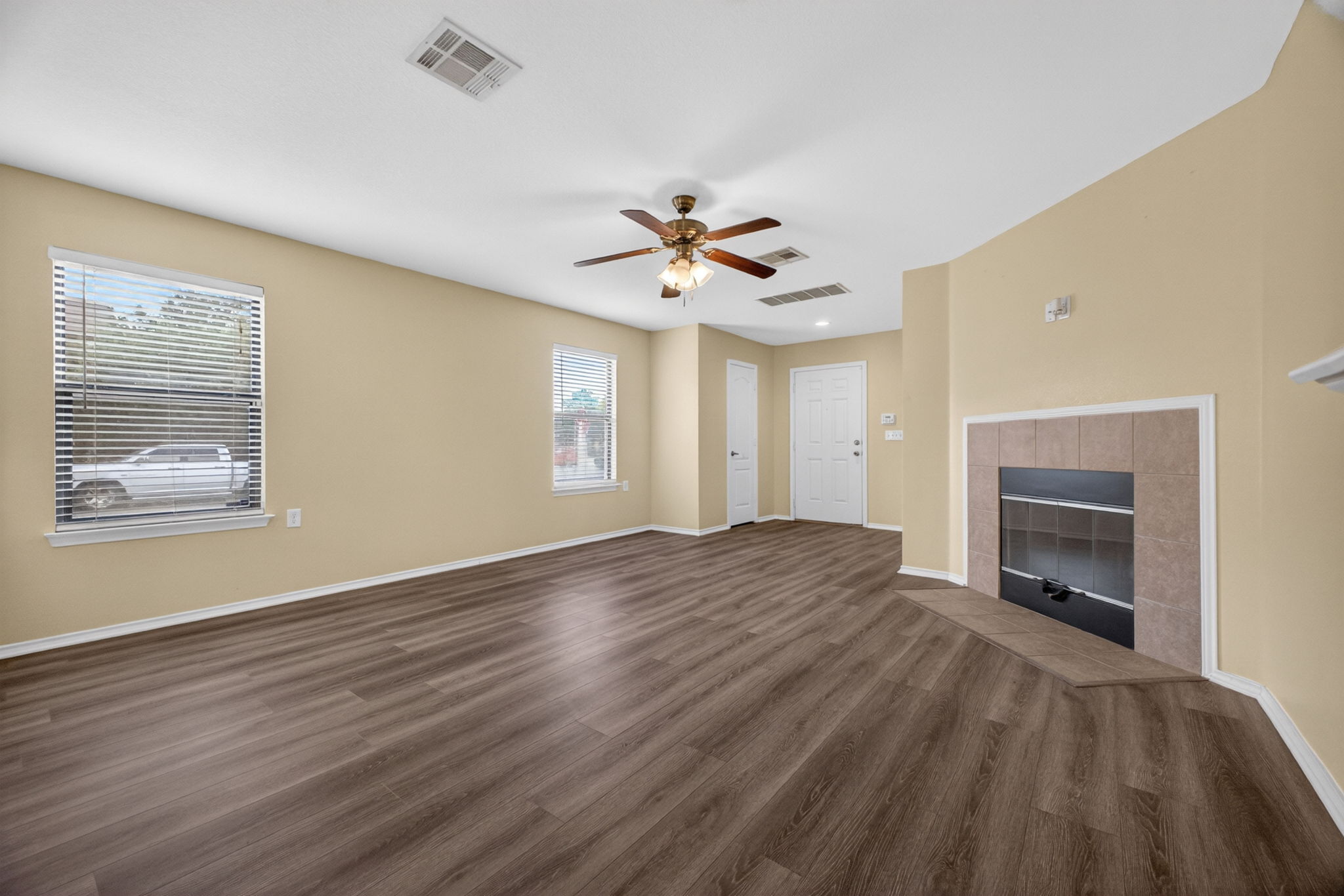8813 Wiley Way Austin, TX 78747 - Photo 4 of 39 Living room view of the front entry