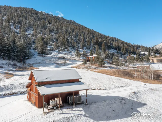 a view of a backyard patio and entertaining space