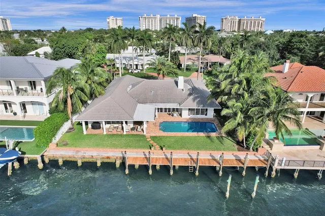 a view of entryway with a front door
