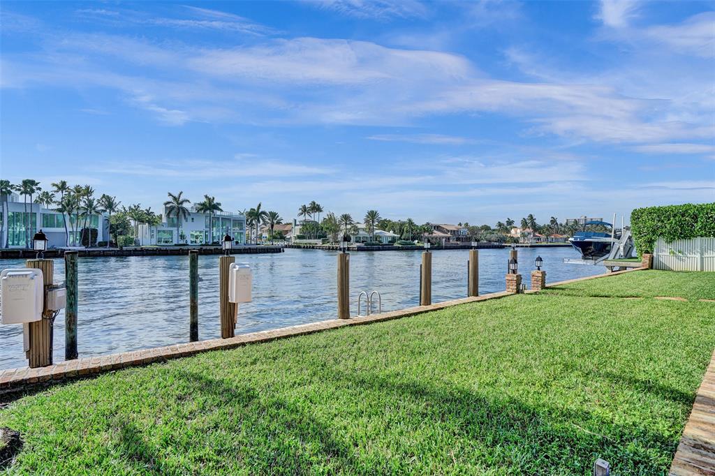 7 Saranac Road Sea Ranch Lakes, FL 33308 - Photo 73 of 93 a view of a garden with wooden fence
