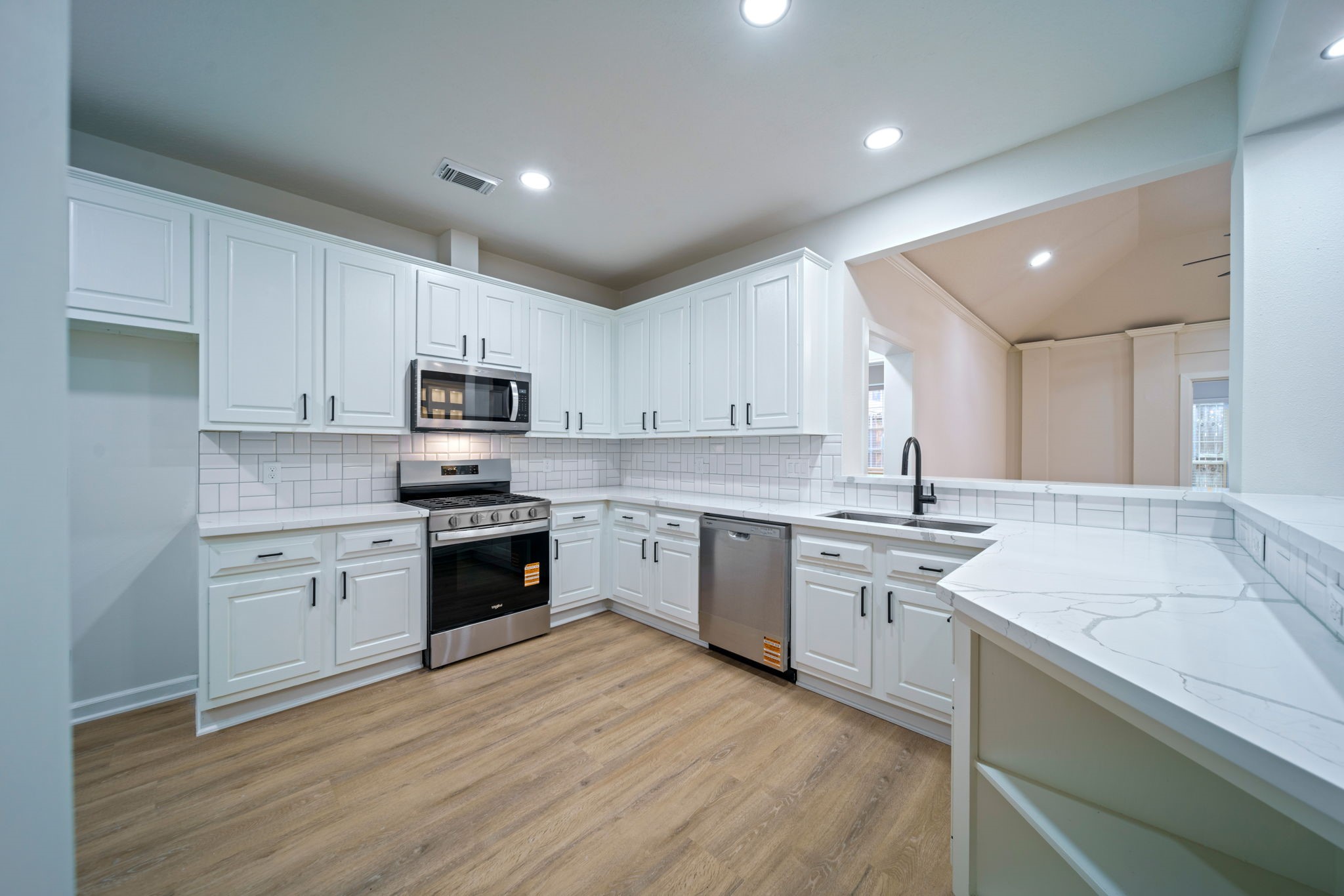 14420 Walters Road, Unit 50 Houston, TX 77014 - Photo 2 of 23 a large kitchen with a stove top oven