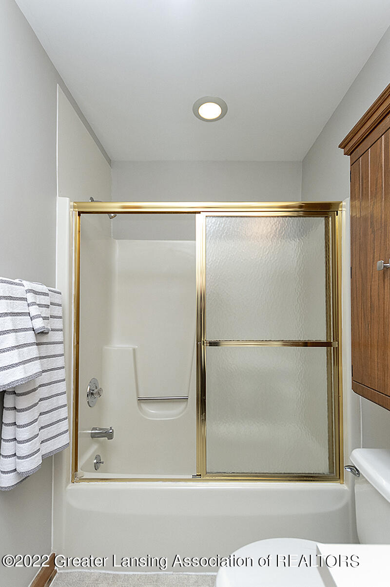 3233 Tecumseh River Road Lansing, MI 48906 - Photo 29 of 37 Bathroom