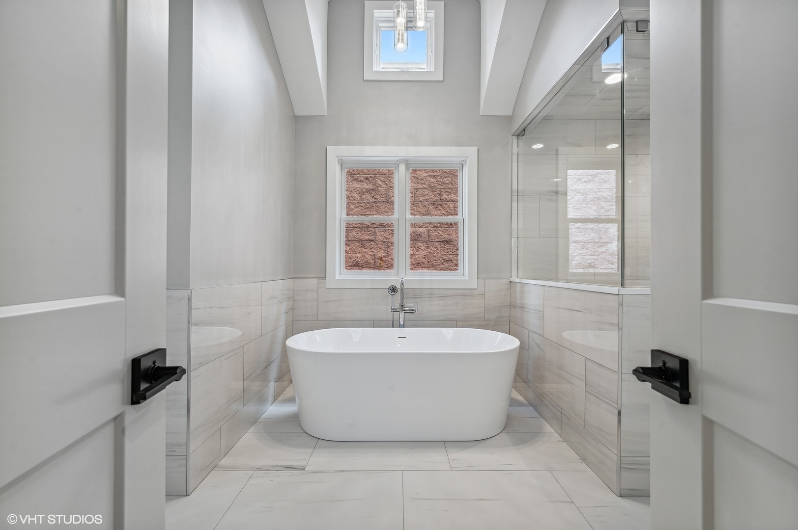 3302 North Hoyne Avenue Chicago, IL 60618 - Photo 12 of 27 a bathroom with a bathtub and sink