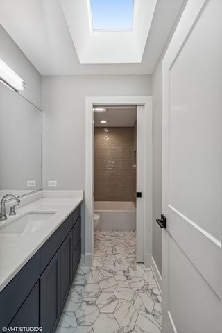 $2,335,000 | 3302 North Hoyne Avenue, Chicago, IL 60618