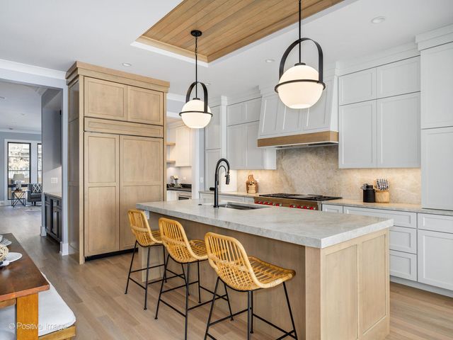 $2,335,000 | 3302 North Hoyne Avenue, Chicago, IL 60618