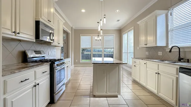 $2,800 | 10764 Hillbrook Avenue, Baton Rouge, LA 70810