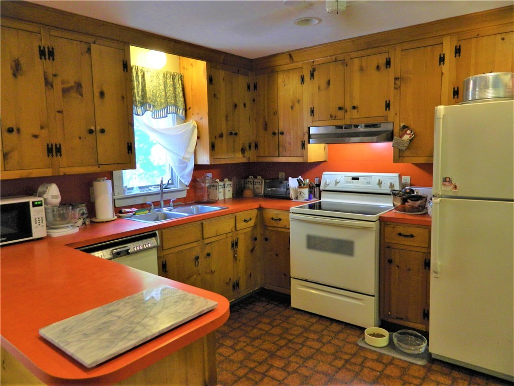 228 S Road South Kingstown, RI 02879 - Photo 14 of 32 Gallery Image 14