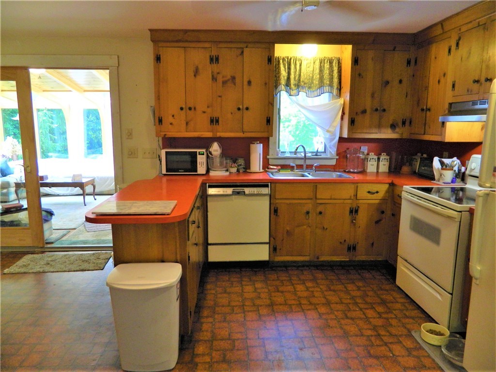 228 S Road South Kingstown, RI 02879 - Photo 15 of 32 Gallery Image 15