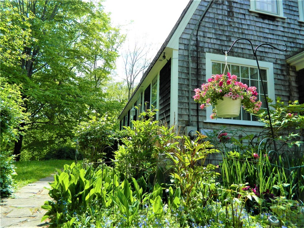 228 S Road South Kingstown, RI 02879 - Photo 9 of 32 Gallery Image 9