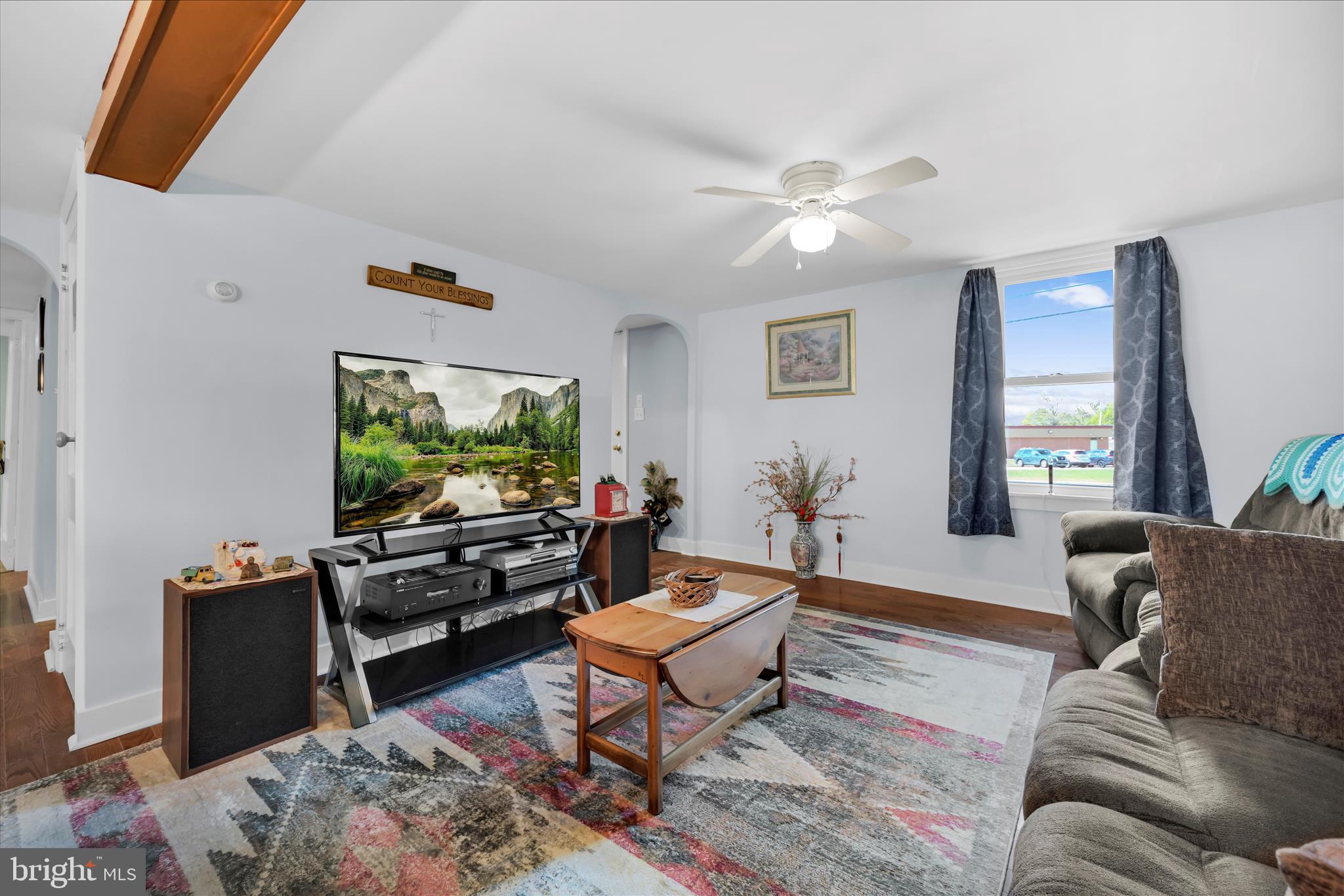 910 East Evergreen Road Lebanon, PA 17042 - Photo 2 of 25 Living Area
