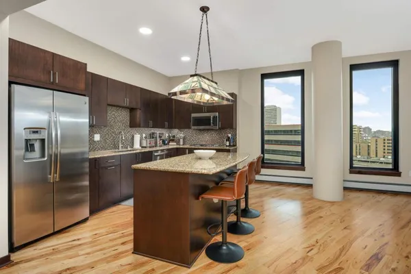 $4,395 | 1240 South 2nd Street, Unit 701, Minneapolis, MN 55415