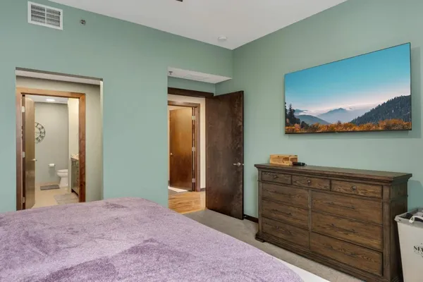 $4,395 | 1240 South 2nd Street, Unit 701, Minneapolis, MN 55415