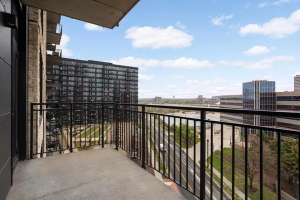 $4,395 | 1240 South 2nd Street, Unit 701, Minneapolis, MN 55415