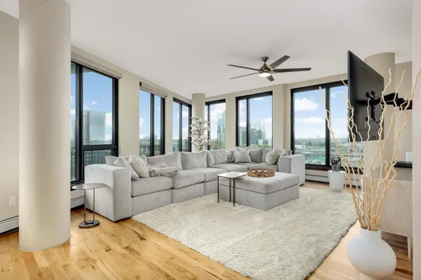 $4,395 | 1240 South 2nd Street, Unit 701, Minneapolis, MN 55415