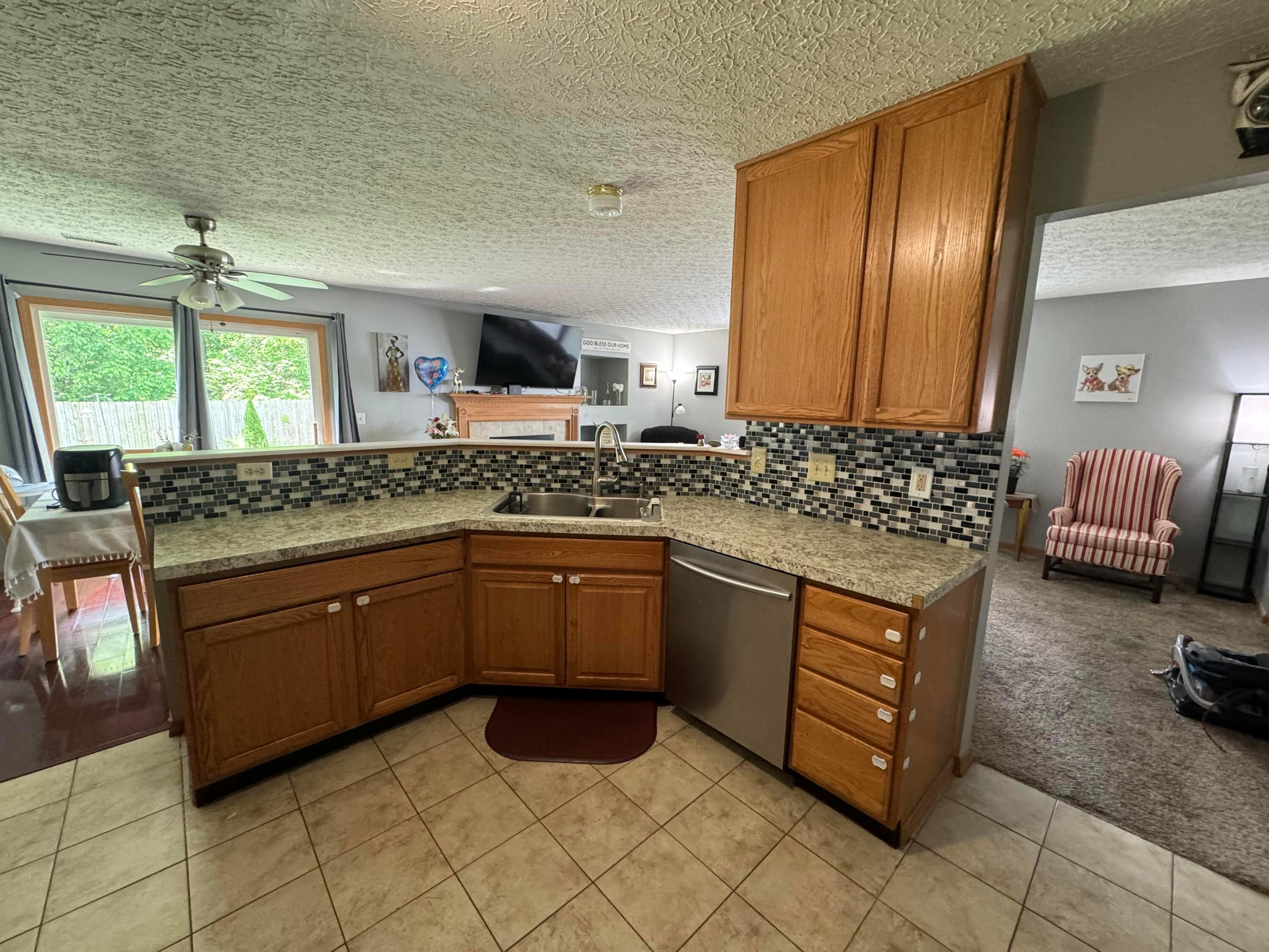 2757 Northwold Road Columbus, OH 43231 - Photo 8 of 20 IMG_2897