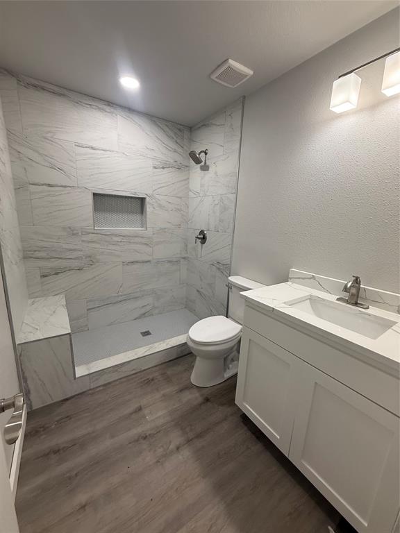 1919 East Crosby Road Carrollton, TX 75006 - Photo 8 of 12