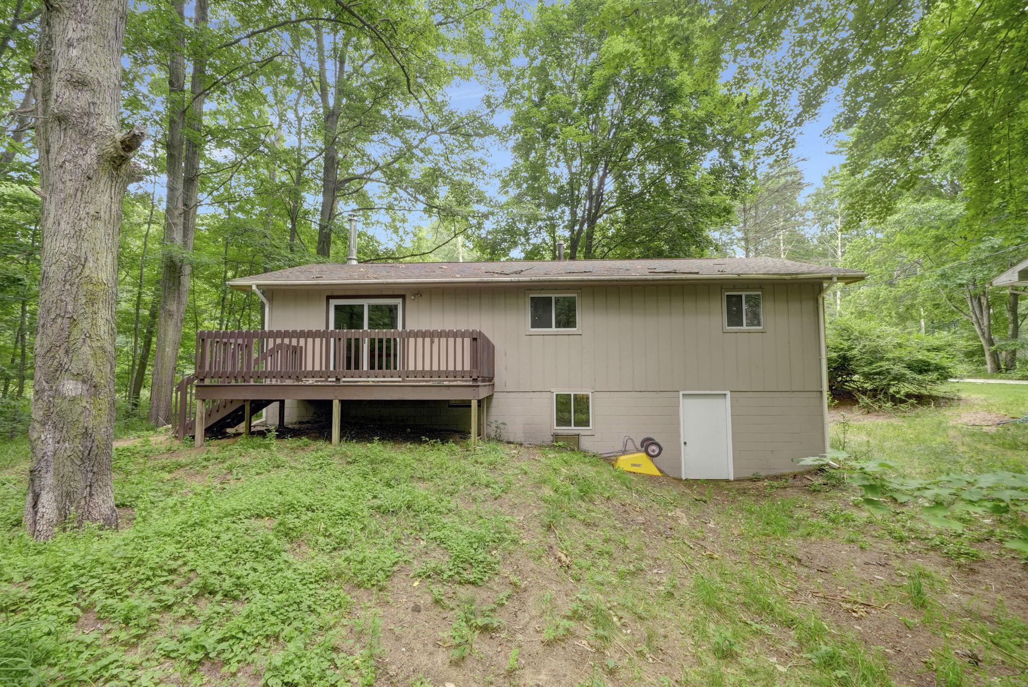8277 West Ridge Boulevard Stanwood, MI 49346 - Photo 19 of 20 1947477-fd22f853-1b2c-4186-8fef-7f1a935d1a4f.JPG