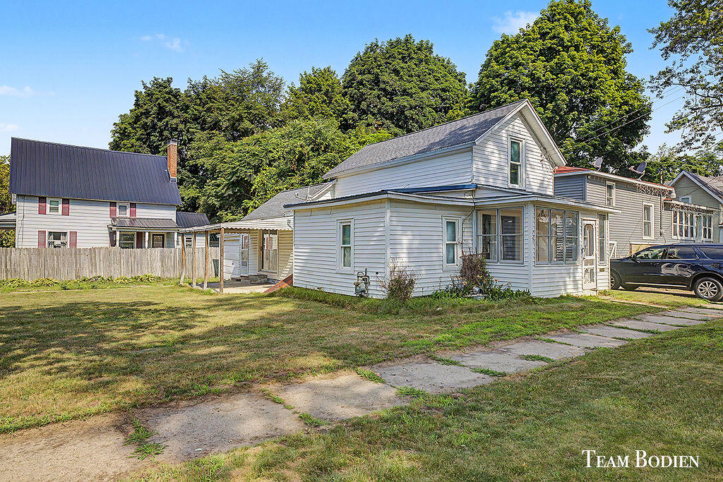 721 Pearl Street Belding, MI 48809 - Photo 3 of 16 2F9A8364