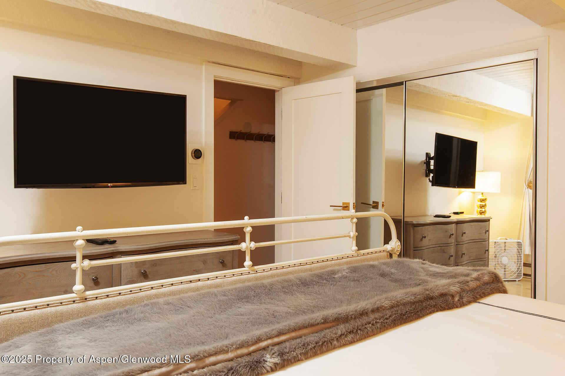 1039 East Cooper Avenue, Unit 16A Aspen, CO 81611 - Photo 16 of 37 a living room with a flat screen tv and a walk in closet