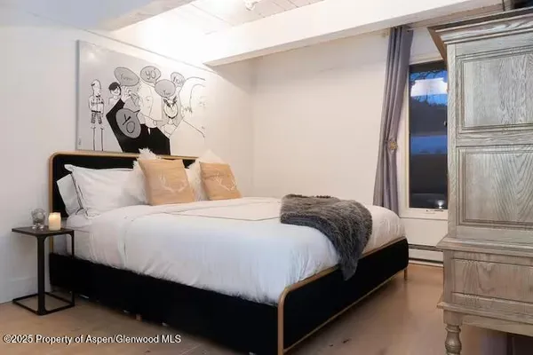 a bedroom with a bed and a white wall